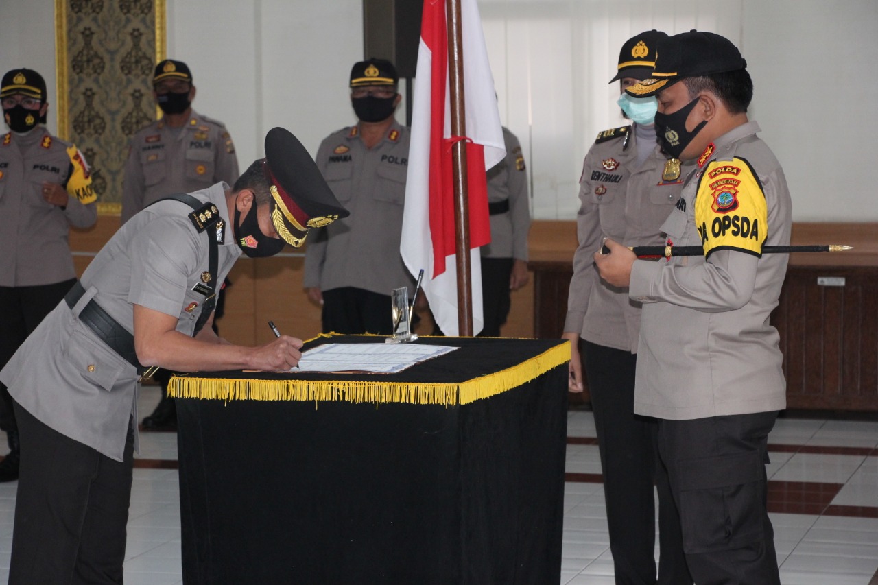 Kapolda Sulut Pimpin Upacara Sertijab Kapolres Minahasa