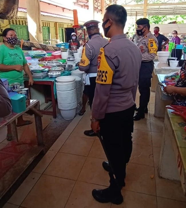 Kapolres Talaud Bagikan Masker dan Himbau Prokes, Kertertiban Pasar