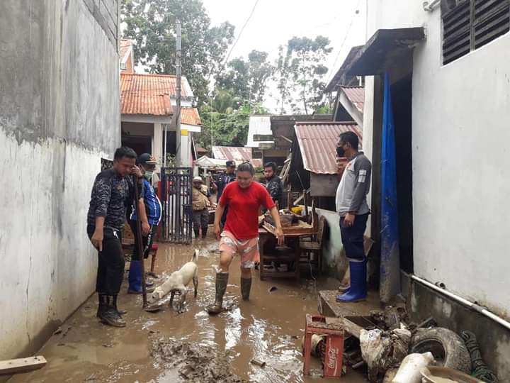 Dishub Sulut Bersihkan Sisa Banjir dan Longsor