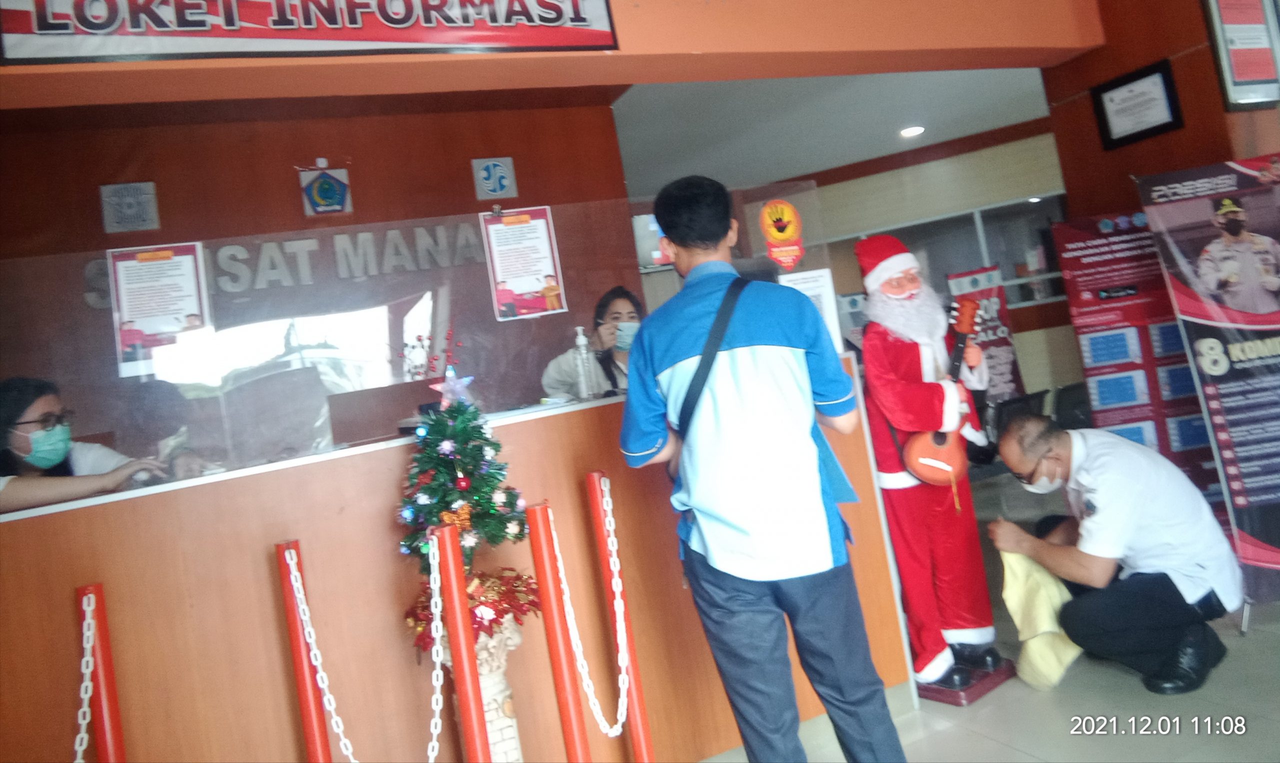 Pernak-pernik Natal Hiasi Samsat Manado