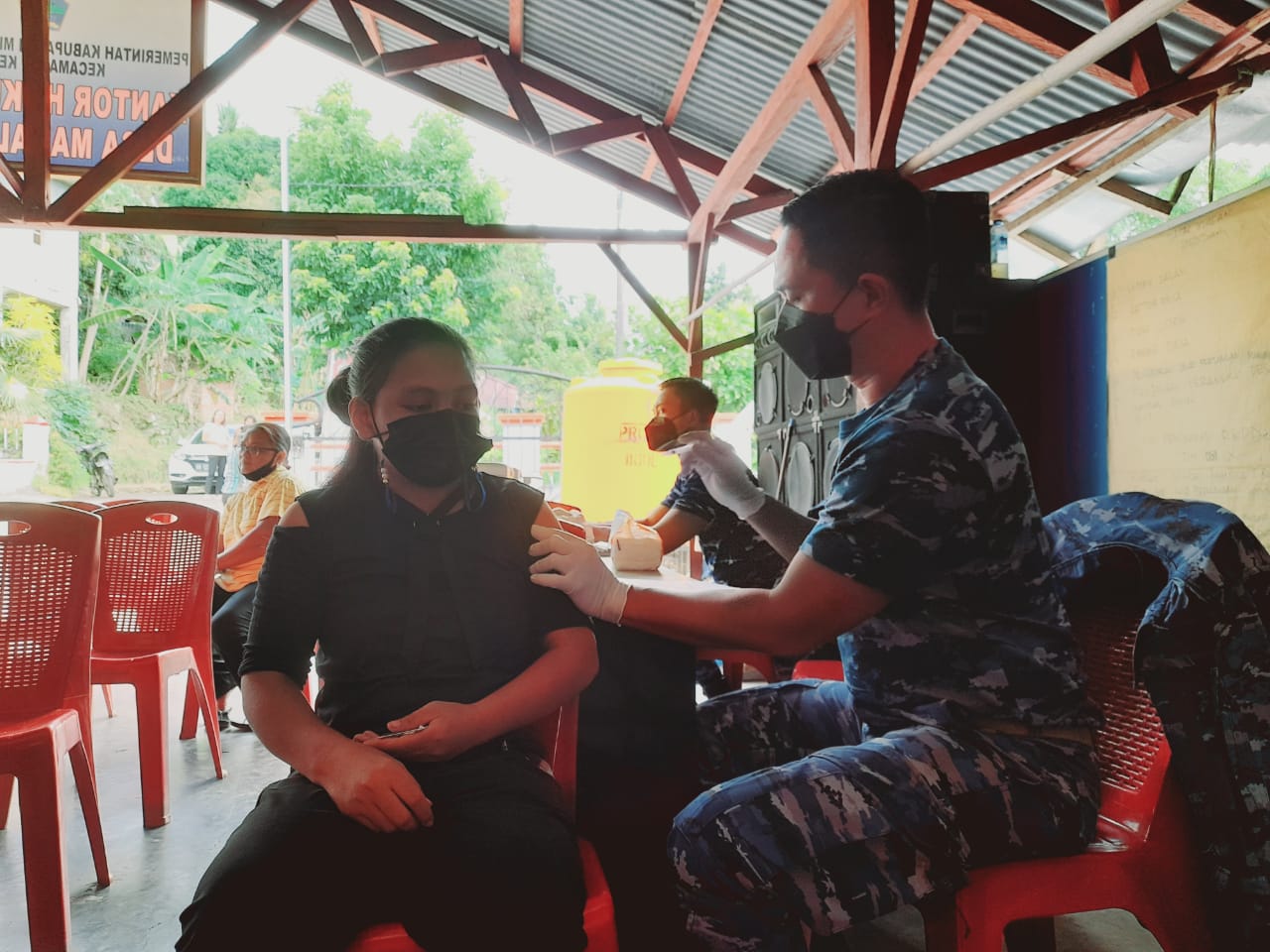 Serbuan Vaksinasi Lanud Sam Ratulangi di Desa Makalisung,
