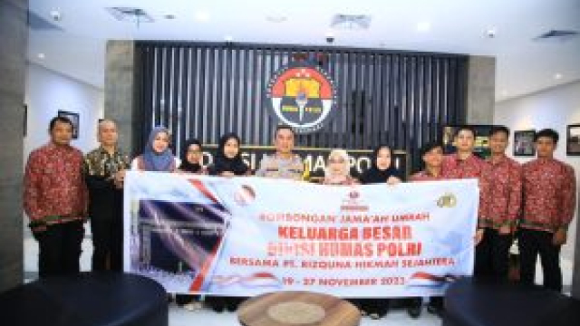 Kadivhumas Polri Berangkatkan 15 Orang Ibadah Umroh Dalam Rangka Hari Jadi ke-72 Humas Polri