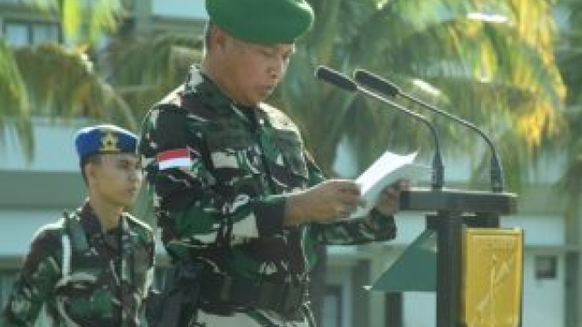 Kasdam XIII/Merdeka Pimpin Upacara Bendera 17-an