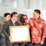 Maurits Mantiri,Kota Bitung Meraih Penghargaan Pendidikan
