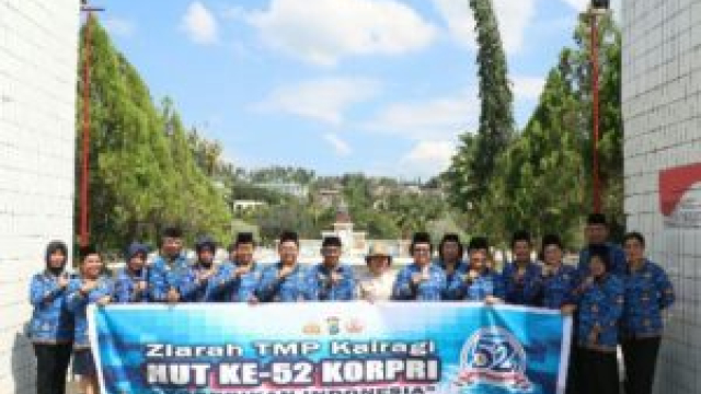Sambut HUT ke-52 Korpri, PNS Polda Sulut Laksanakan Ziarah ke TMP Kairagi Manado