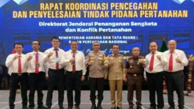 Target Penyelesaian Tindak Pidana Pertanahan Tercapai, Kapolda Sulut Terima Pin Emas dari Menteri ATR/BPN RI