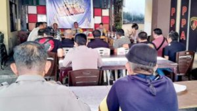 Giat Jumat Bacarita : Polresta Manado Gelar Dialog Media untuk Meminimalisir Potensi Gangguan Kamtibmas