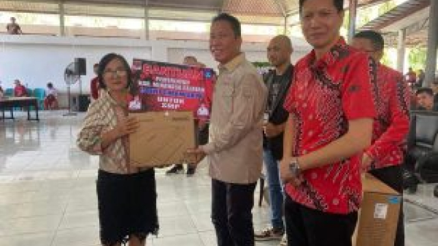 Hadiri Kegiatan Perayaan Natal Disdikbud Minsel, Bupati FDW Apresiasi Kinerja Tumipa dan Jajaran