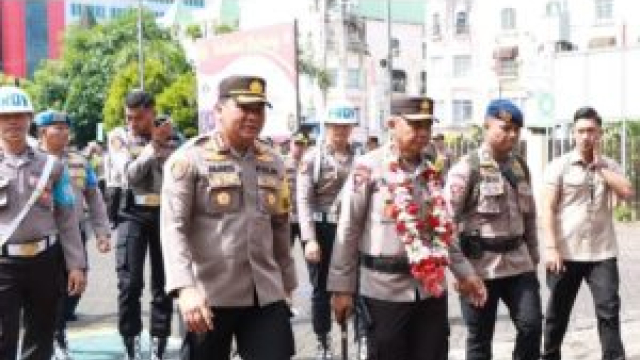 Kapolda Sulut Lakukan Kunjungan Kerja Ke Polresta Manado Dan Resmikan Gedung Baru