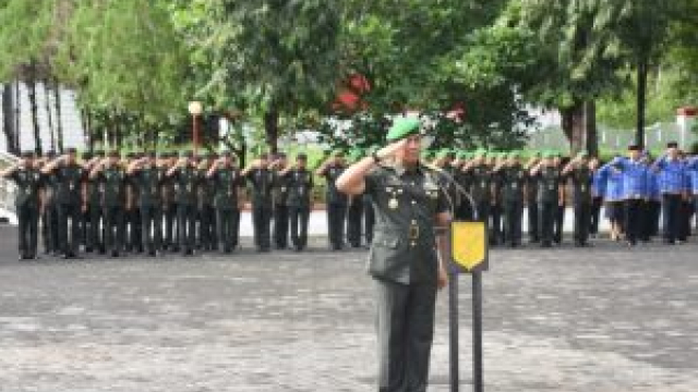 Kasdam XIII/Merdeka Pimpin Ziarah Rombongan di TMP Manado