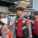 Patroli Jalan Kaki Satuan Samapta Polresta Manado Cegah Kejahatan di Pasar 45″