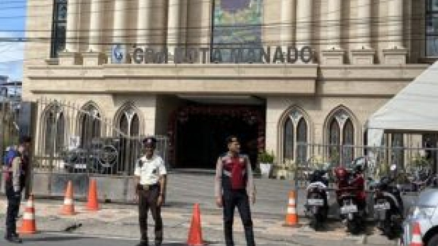 Patroli Rayon Satuan Samapta Polresta Manado Mantapkan Keamanan dengan Giat Paja Somat di Gereja Katedral