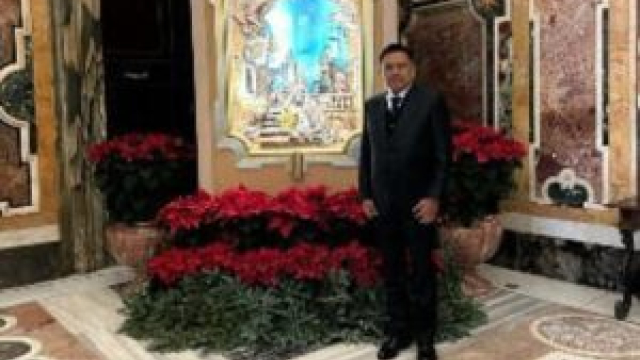 Prof DR Olly Dondokambey, SE menyampaikan selamat menyongsong Natal dan Tahun Baru