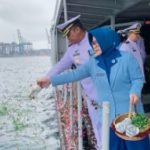 Peringati Hari Dharma Samudera Tahun 2024, Komandan Lanudal Manado Mengikuti Upacara Tabur Bunga Di Perairan Selat Lembeh, Bitung