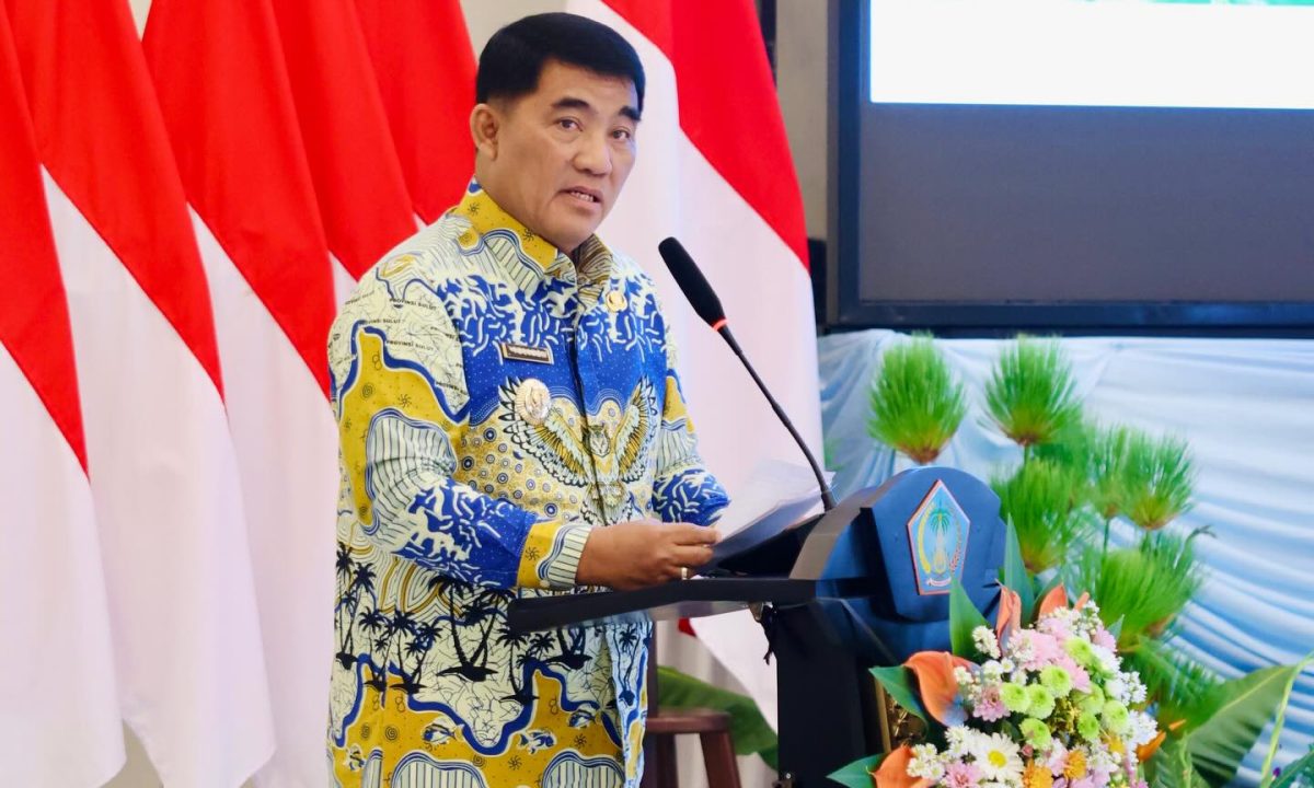 Gubernur Sulut Yulius Selvanus