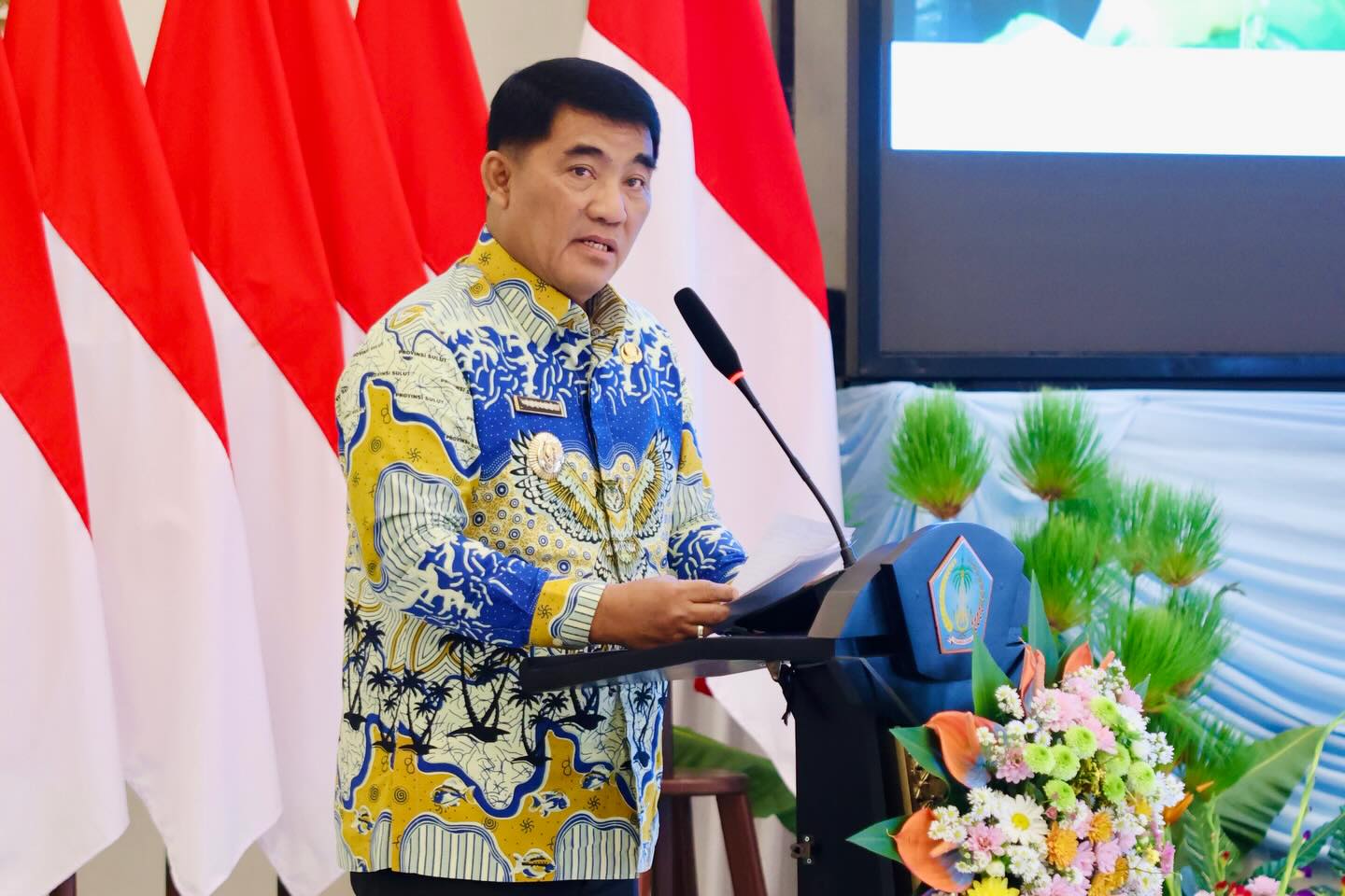 Gubernur Sulut Yulius Selvanus