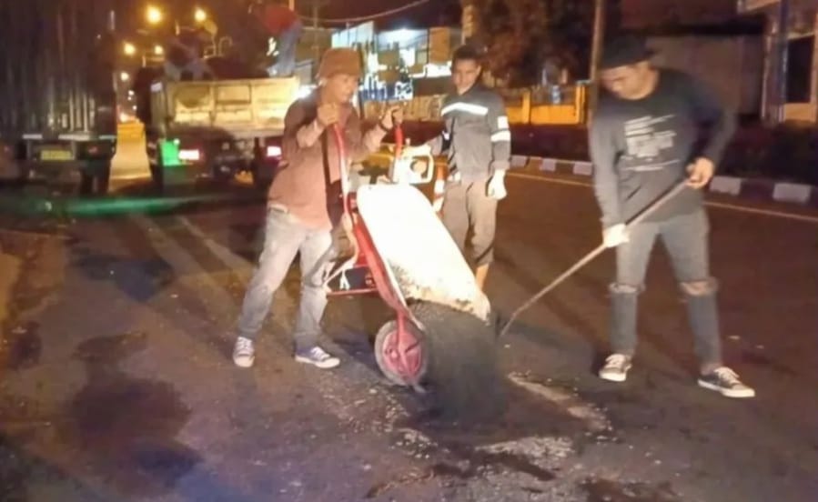 Jalan Manado-Bitung