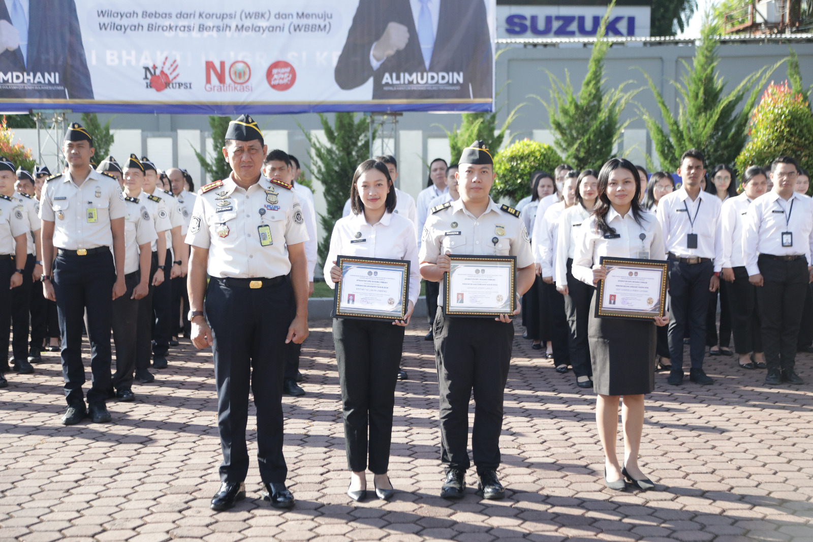 Pegawai teladan imigrasi manado