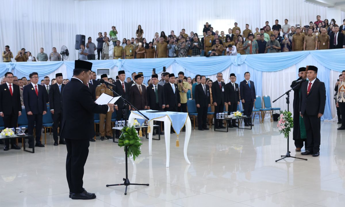 gubernur-yulius-lantik-tahlis-gallang-sebagai-sekda-definitif-sulawesi-utara