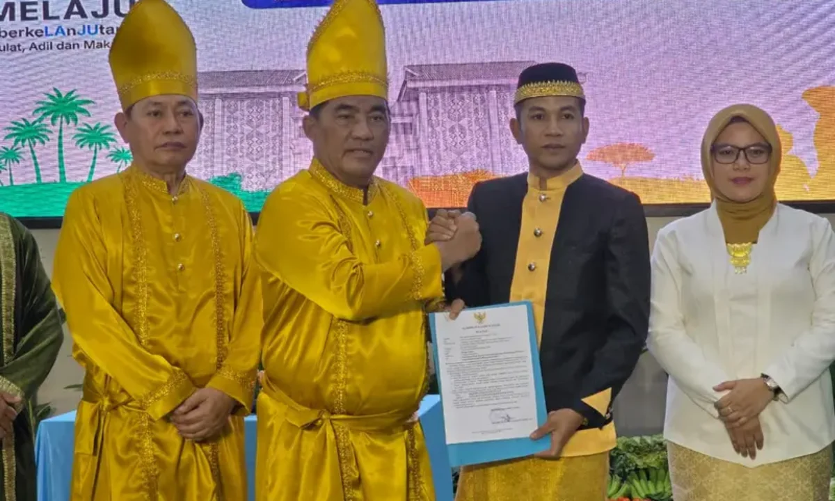 ​plt-bupati-bolmut-aditya-pontoh-sk-gubernur-sulut.jpg Plt Bupati Bolmut
