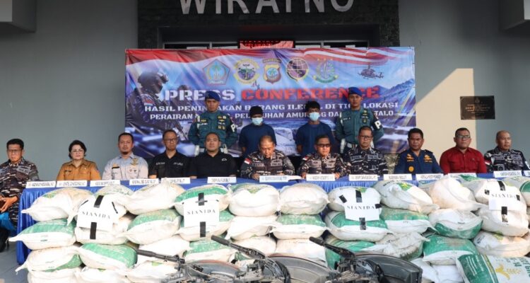Dankodaeral VIII Laksda TNI Dery Triesananto Suhendi Rilis Kasus Sianida Ilegal