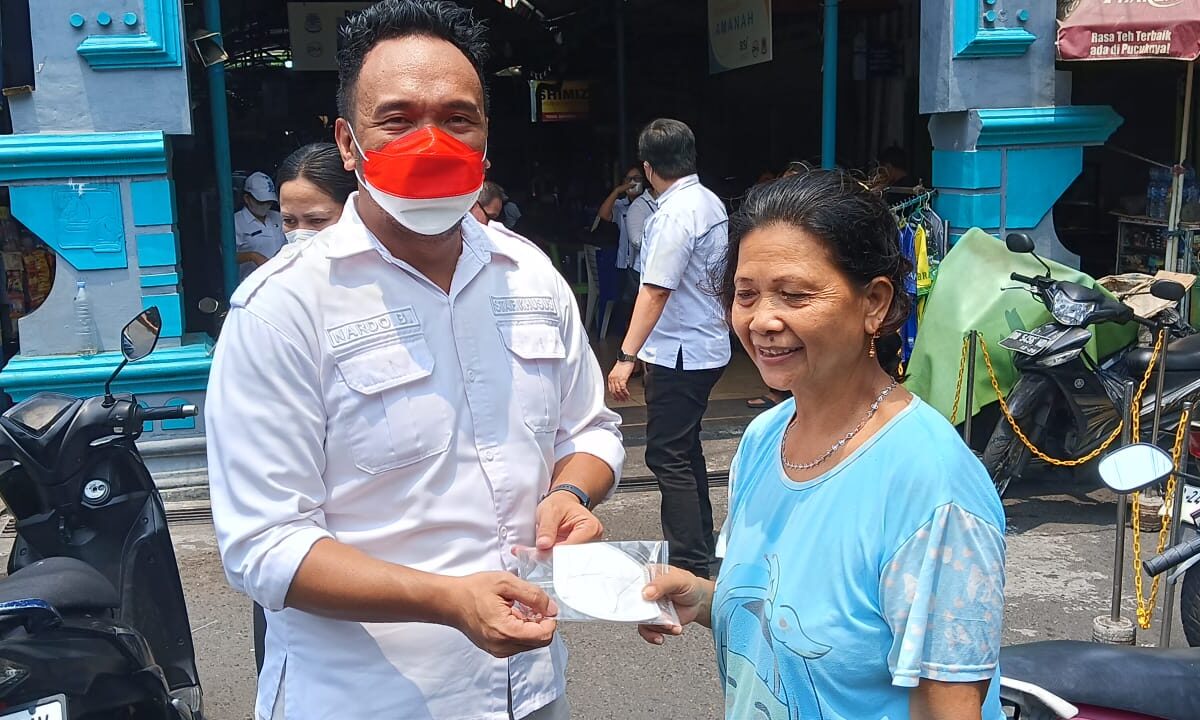 Januardo Binilang - Pemprov Sulut Bagikan Masker Dampak Karhutla