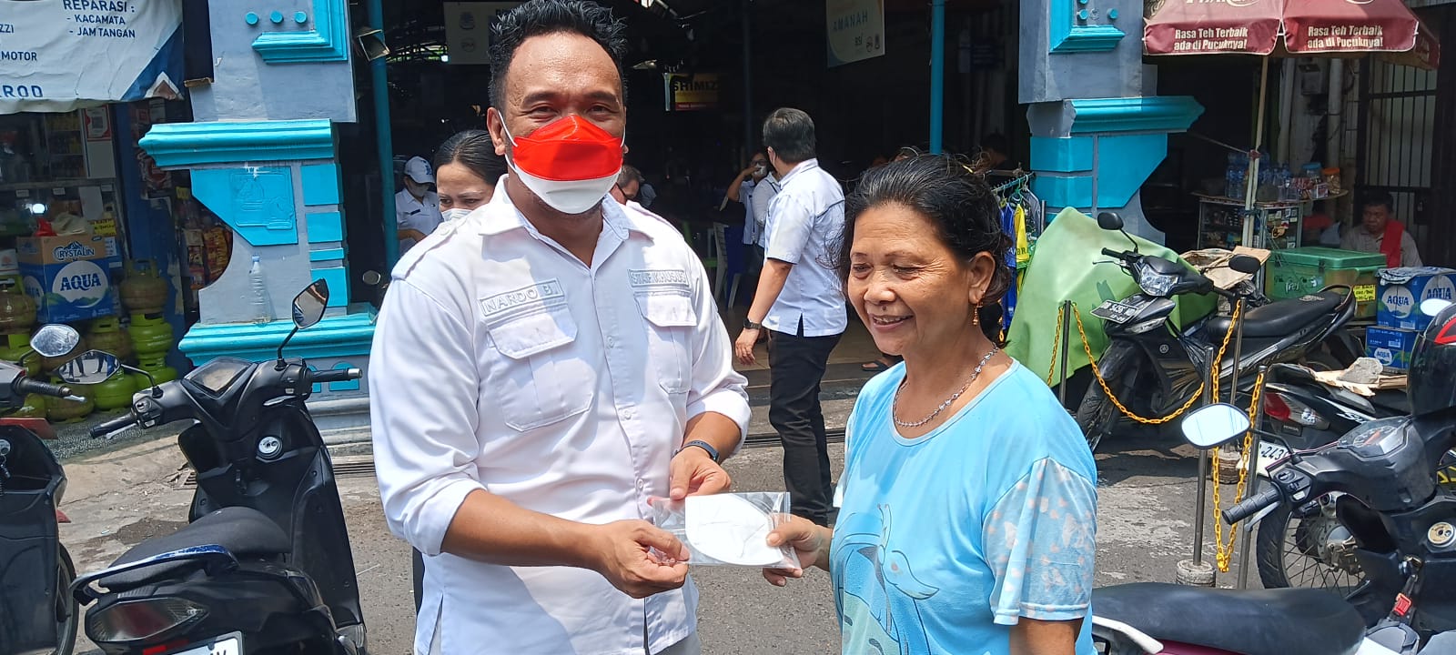 Januardo Binilang - Pemprov Sulut Bagikan Masker Dampak Karhutla