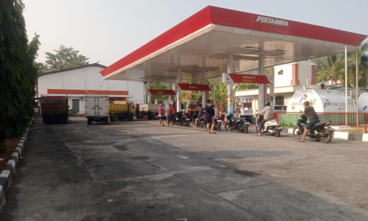 penyaluran-bbm-spbu-manado-sangihe.jpg Penyaluran bahan bakar minyak Pertamina di SPBU Manado dan Kepulauan Sangihe pasca penambahan stok BBM.