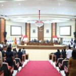 Gubernur Sulawesi Utara Yulius Selvanus menyampaikan pendapat mengenai Ranperda PPA di Rapat Paripurna DPRD Sulut