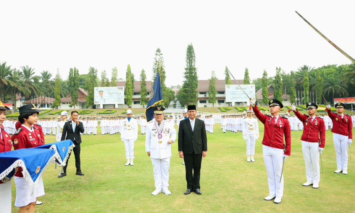 gubernur-yulius-selvanus-terima-kartika-pamong-praja-madya-dan-lencana-alumni-kehormatan-ipdn